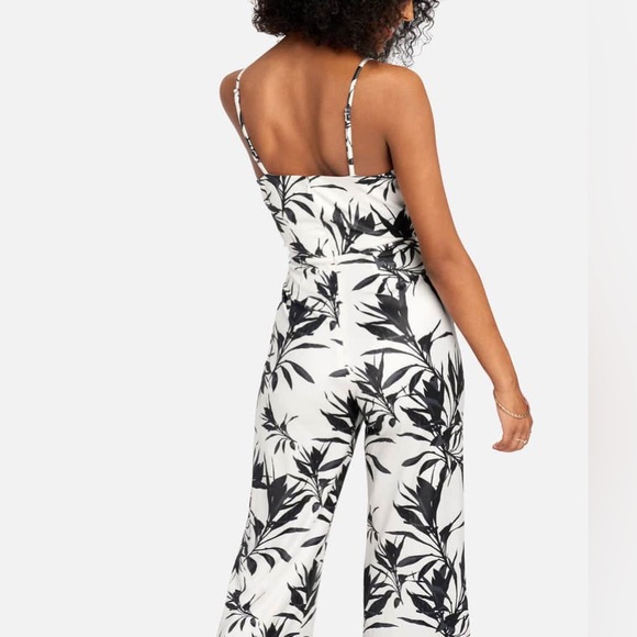 Bebe Floral Print Cutout Wide Leg Jumpsuit Black & White NWT - Picture 3 of 5